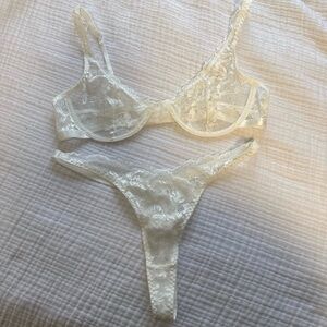 Elegant Lace Lingerie Set in White
